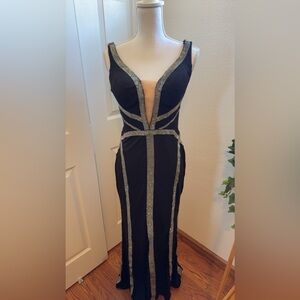 ALTERED COLORS Brand Gown Black and silver size 8